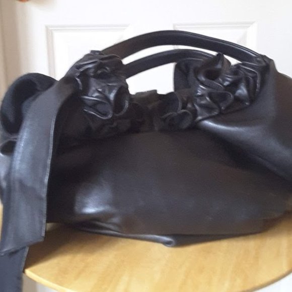 **SOLD** Elie Tahari Melrose Large Hobo Handbag - Picture 6 of 10